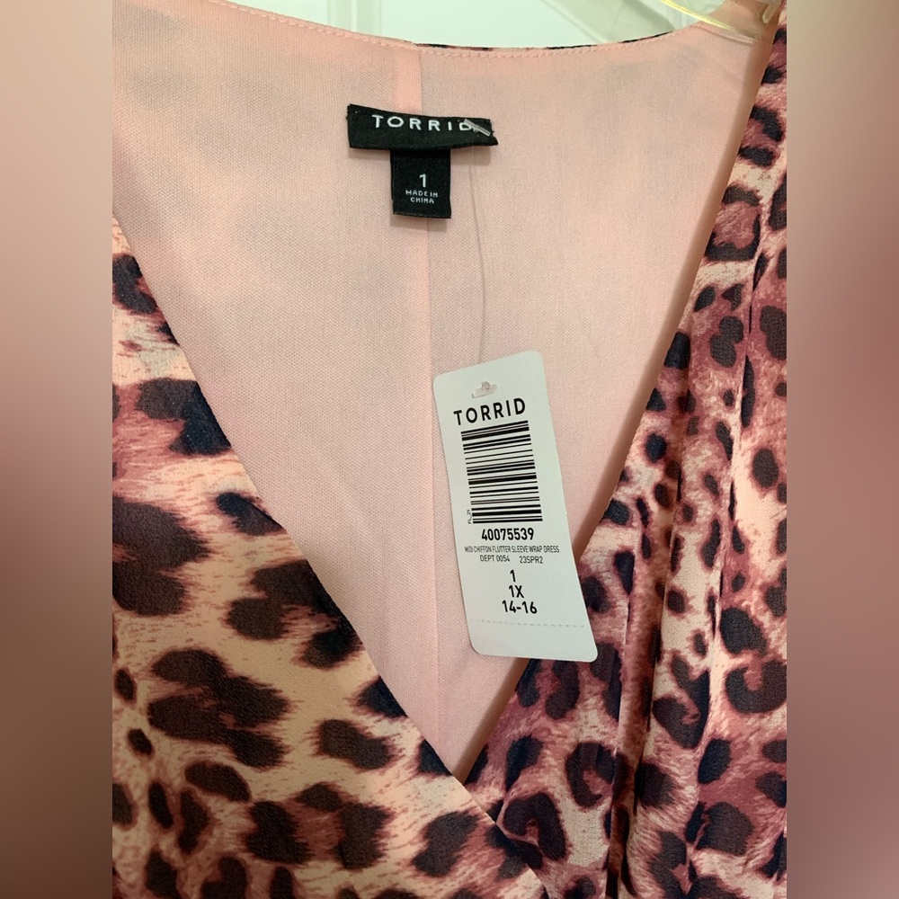 Pink Torrid 1XLCheetah Print Midi Chiffon Flutter Sleeve Wrap - Picture 3 of 16